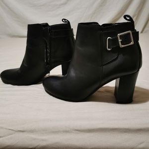 Town shoes Black leather heel low boots size 6